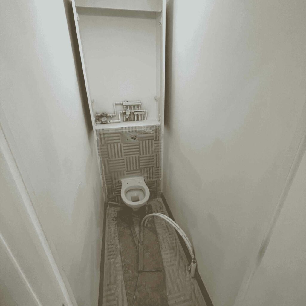chantier toilettes avant nettoyage 29 11zon